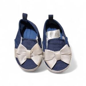 Child of Mine Blue and White Bow Kids Shoes 3-6 Monthe Execllent Condition